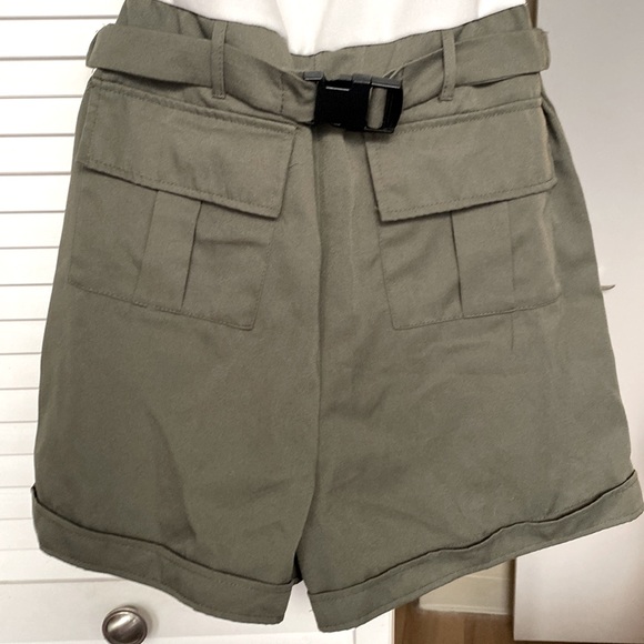 NEW V-Neck Romper with Removable Belt - Picture 4 of 7